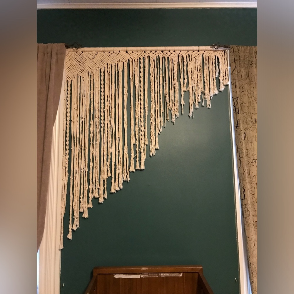 Handmade macrame wall hanging - Picture 3 of 4